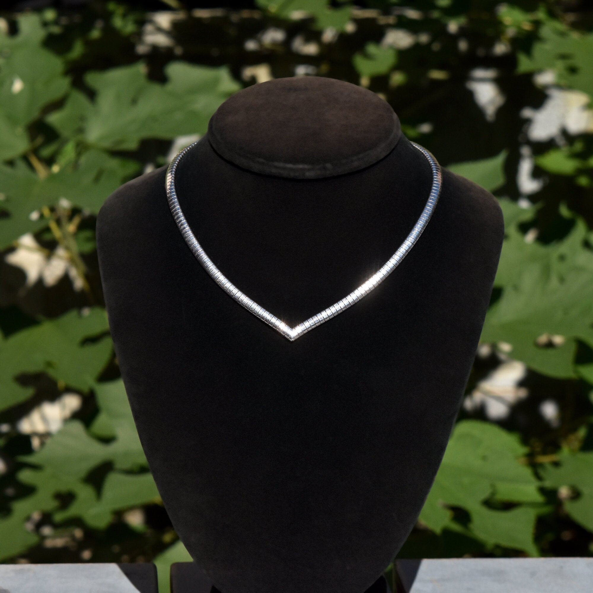 Italian Sterling Silver Chevron Omega Necklace, Modernist V-Shaped Choker, Estate Jewelry, 15.75"