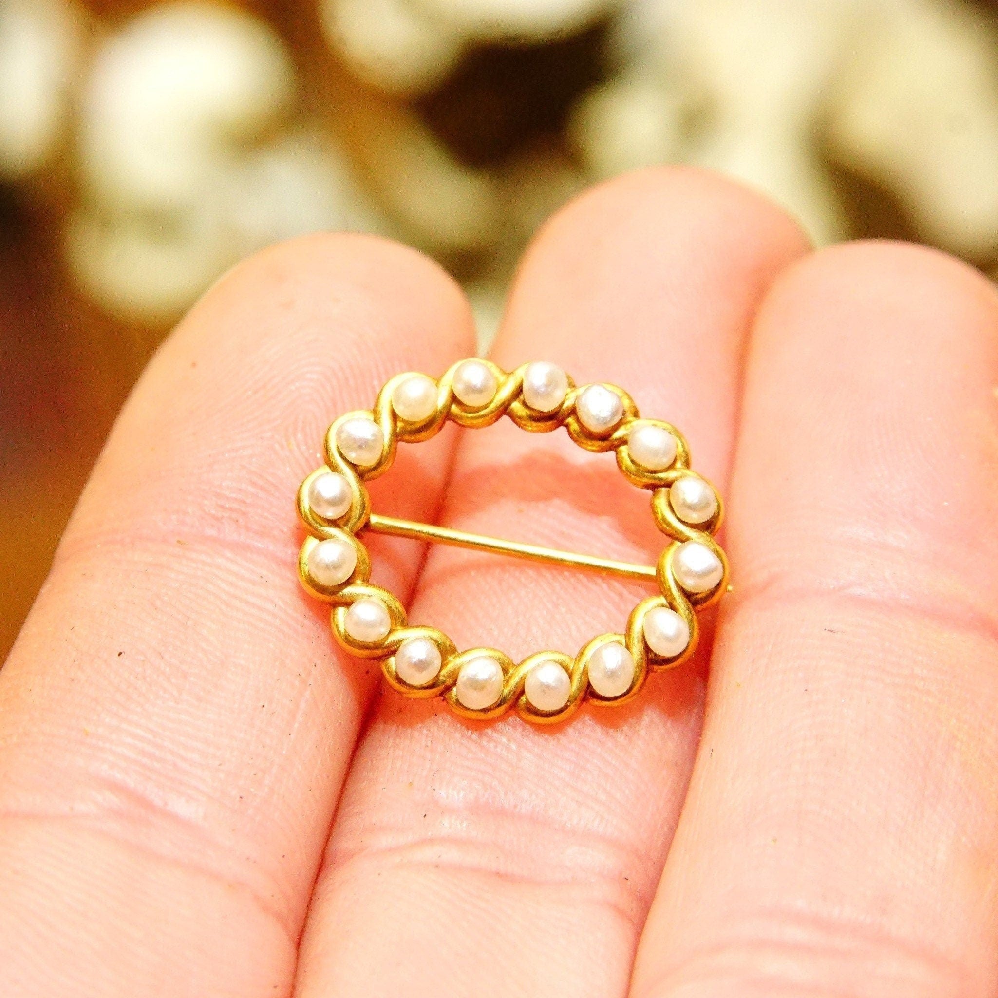 14K Gold Pearl Wreath Brooch Pin, Gold Ribbon Setting, Pearl Encrusted Scarf Pin, Small Gold Oval Pin, 22mm