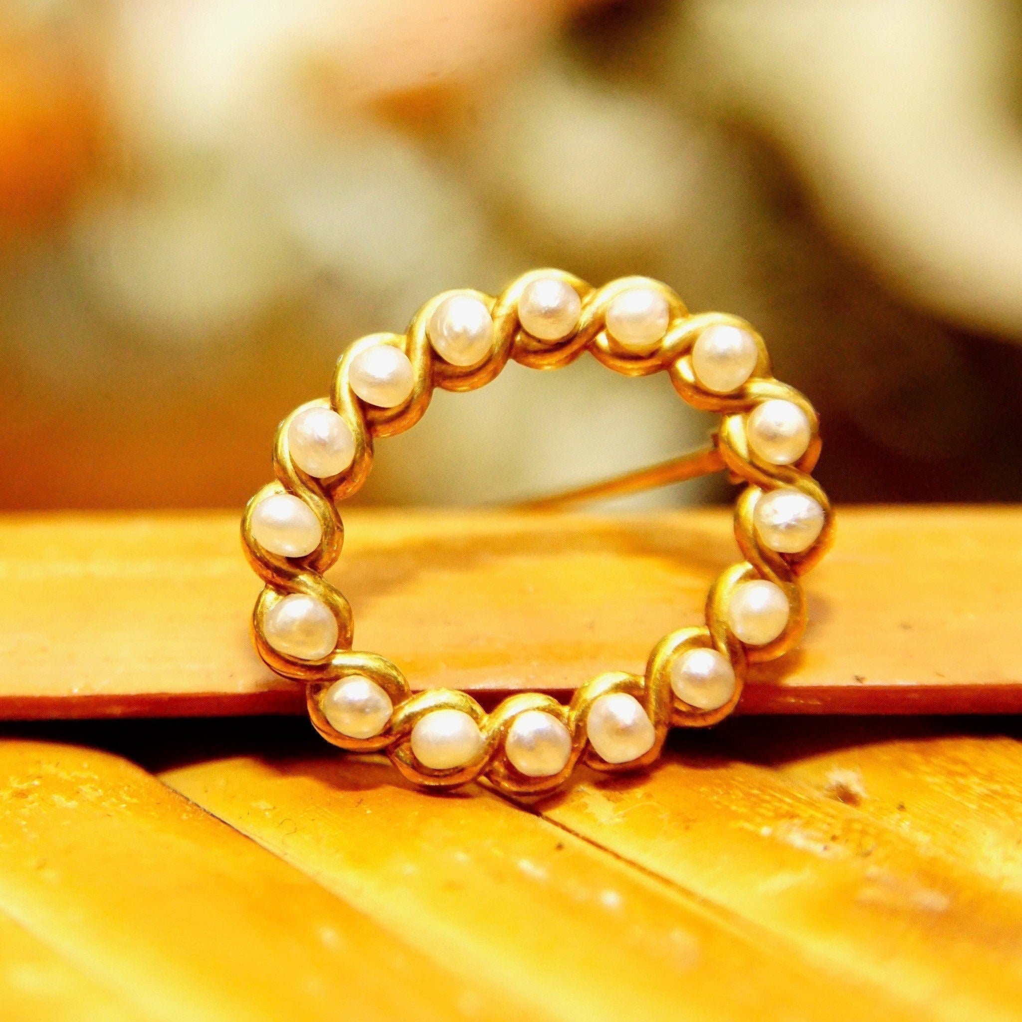 14K Gold Pearl Wreath Brooch Pin, Gold Ribbon Setting, Pearl Encrusted Scarf Pin, Small Gold Oval Pin, 22mm