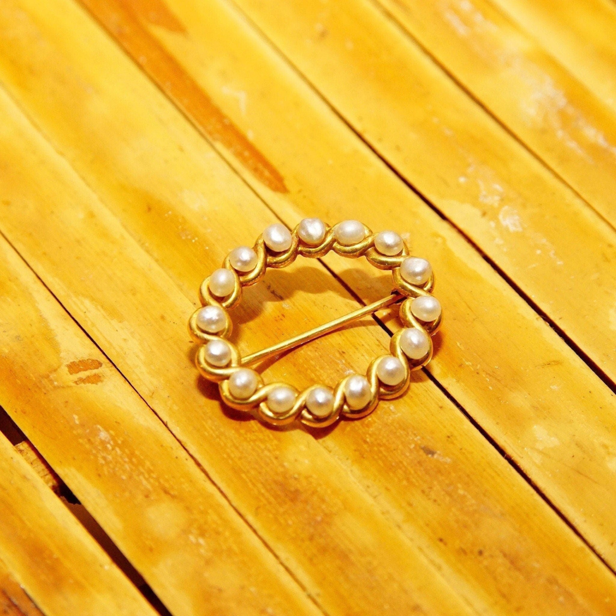 14K Gold Pearl Wreath Brooch Pin, Gold Ribbon Setting, Pearl Encrusted Scarf Pin, Small Gold Oval Pin, 22mm