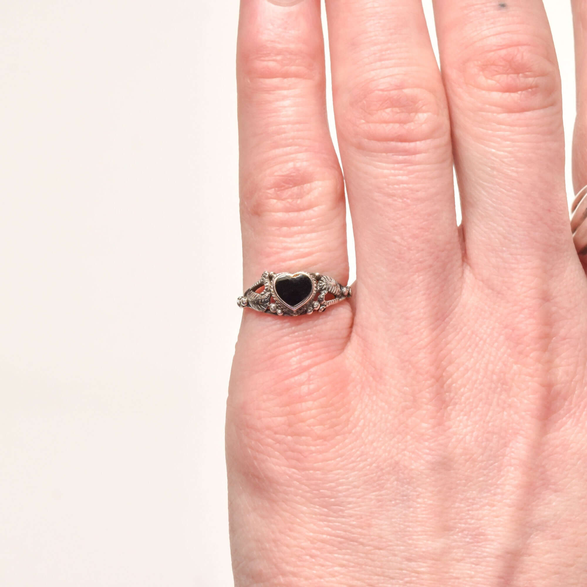 Dainty Sterling Silver Onyx Heart Ring W/ Leaf Motifs, Cute Stacking Ring, Valentines Day Gift, 5 3/4 US