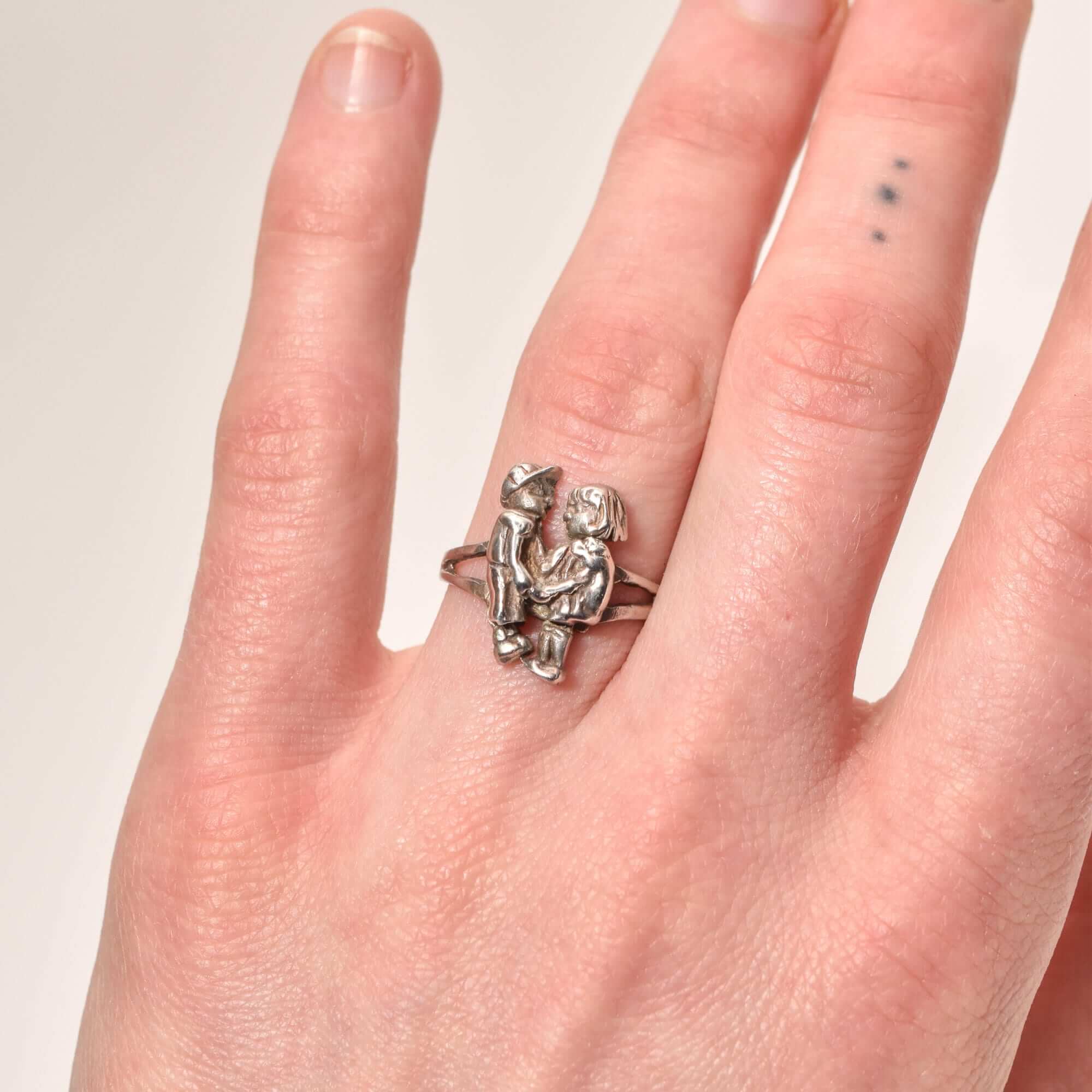 Cute Sterling Silver Lovers Ring With Movable Figures, Boy Girl Couple, Valentines Day Gift, 7 1/4 US