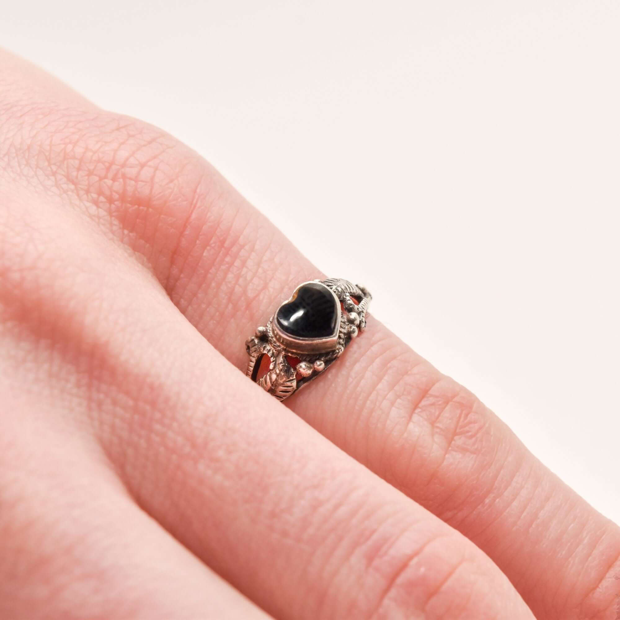 Dainty Sterling Silver Onyx Heart Ring W/ Leaf Motifs, Cute Stacking Ring, Valentines Day Gift, 5 3/4 US