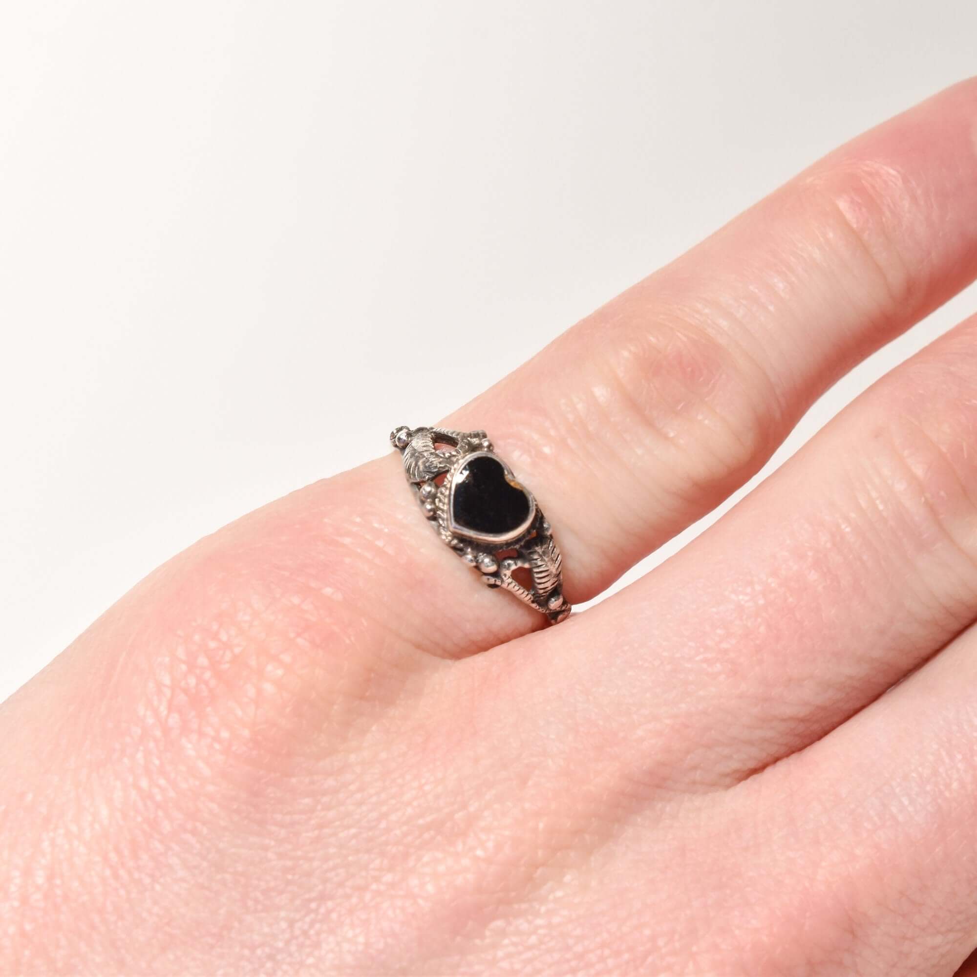 Dainty Sterling Silver Onyx Heart Ring W/ Leaf Motifs, Cute Stacking Ring, Valentines Day Gift, 5 3/4 US