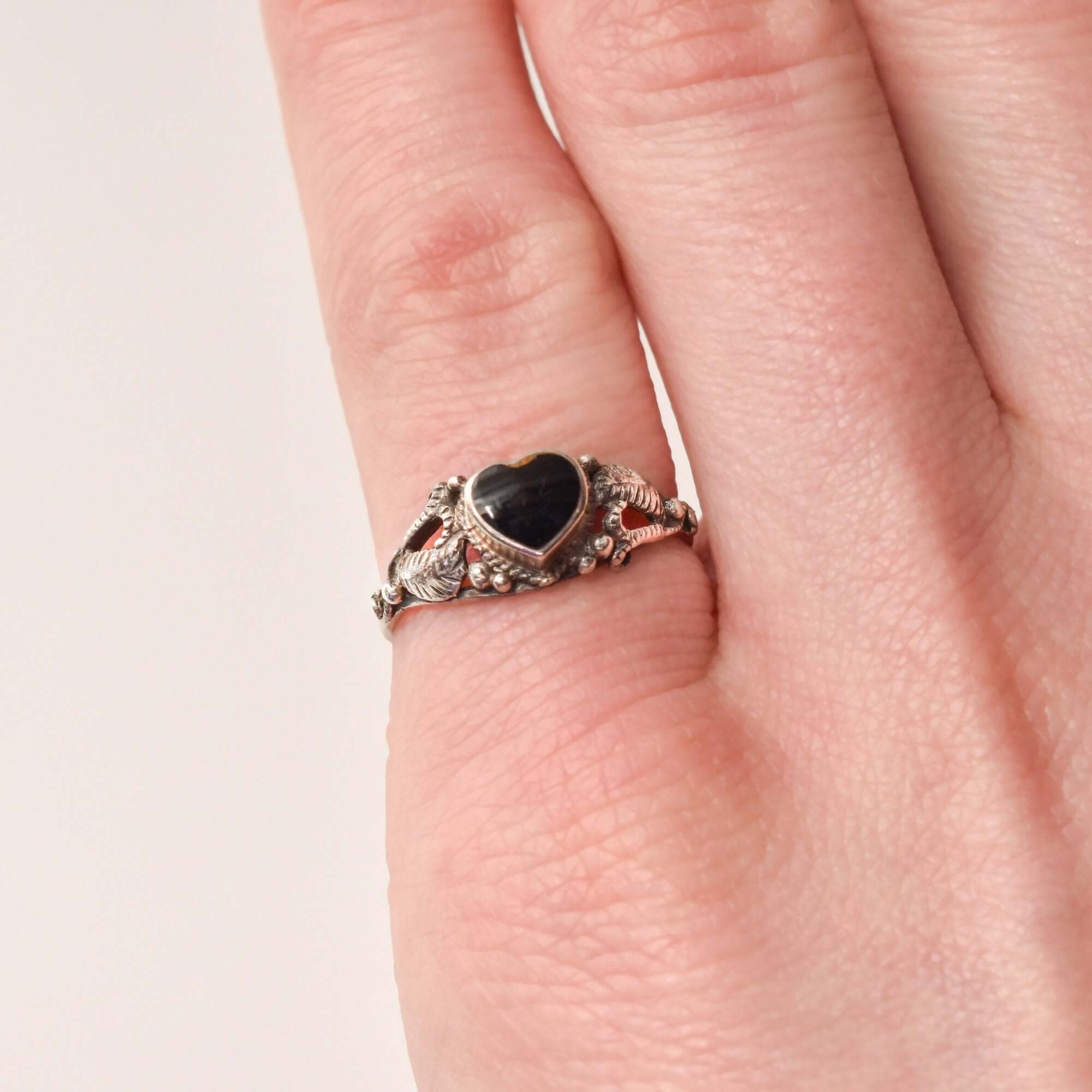 Dainty Sterling Silver Onyx Heart Ring W/ Leaf Motifs, Cute Stacking Ring, Valentines Day Gift, 5 3/4 US
